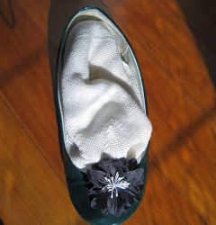 Flower Hair Accessory Becomes Pump Shoe Decoration